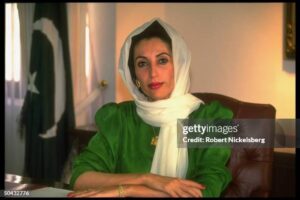 Shaheed Banzeer Bhutto,Daughter of the East:تاریخ انہیں ایک ذہین، فطین اور جراتمند سیاسی رہنما کے طور پر جانتی ہے