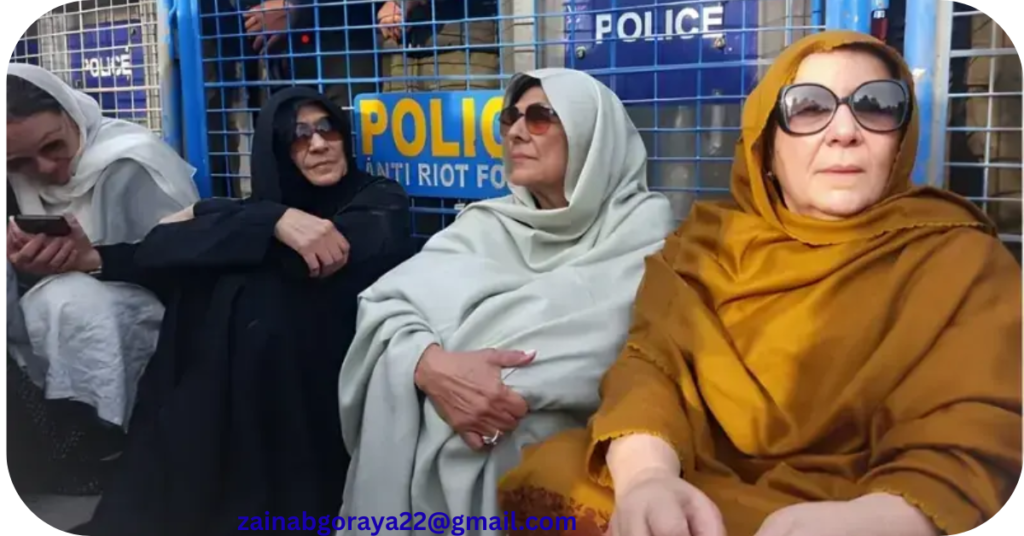 Noreen Niazi hurt while crossing under- construction sewer line.بانی پی ٹی آئی کی بہن نورین نیازی نالے میں گر کر زخمی 